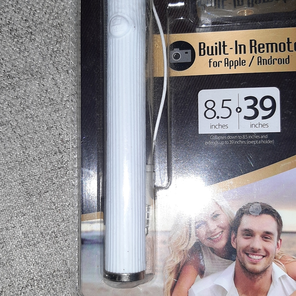 SELFIE STICK.BUILT-IN REMOTE FOR APPLE/ANDROID 8.5" /39" .ADJUSTABLE SMARTPHONE